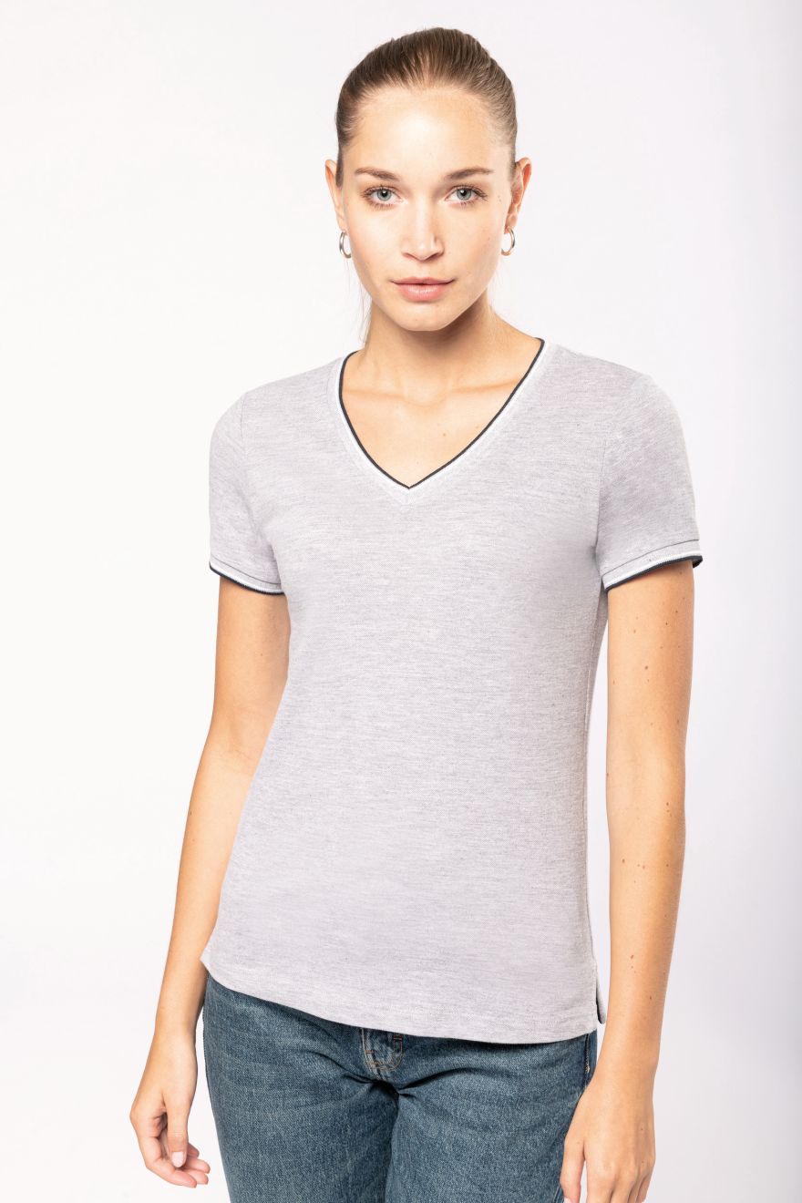 Naisten lyhythihainen pikeevä V-kaula-aukkoinen T-paita
